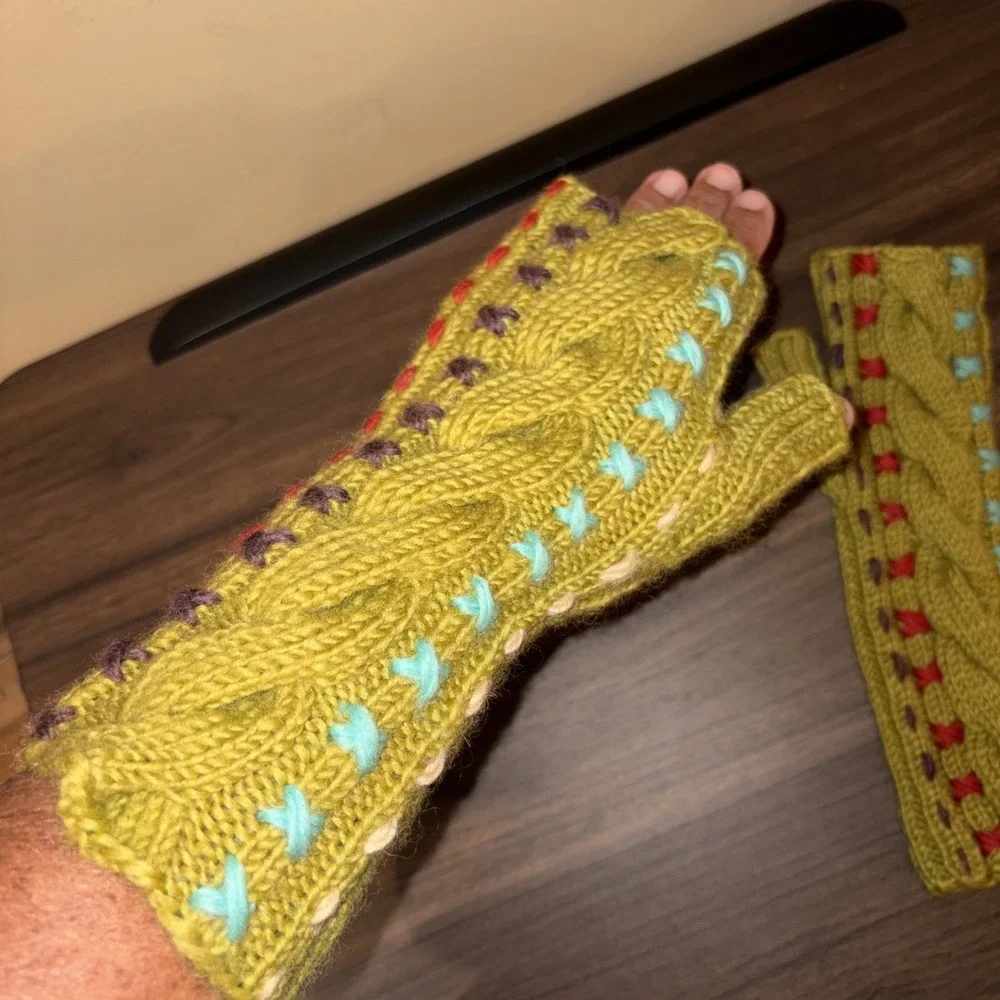 Tara 100% Handspun Wool Hand Warmer Fingerless Mitten Arm Sleeves Nepal Green